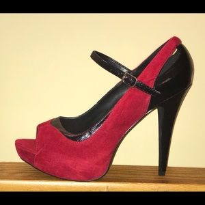 Arrive in style with the perfect holiday shoe!